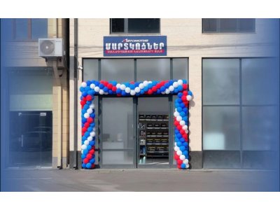 фото Автомотив на улице  Арин Берда, 3/4